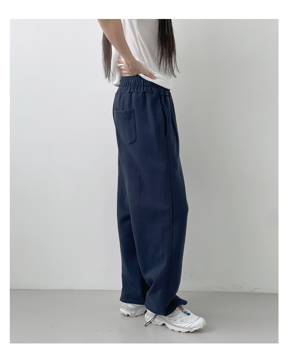 MUSINSA | MUAHMUAH Stitch logo string jogger pants [navy]