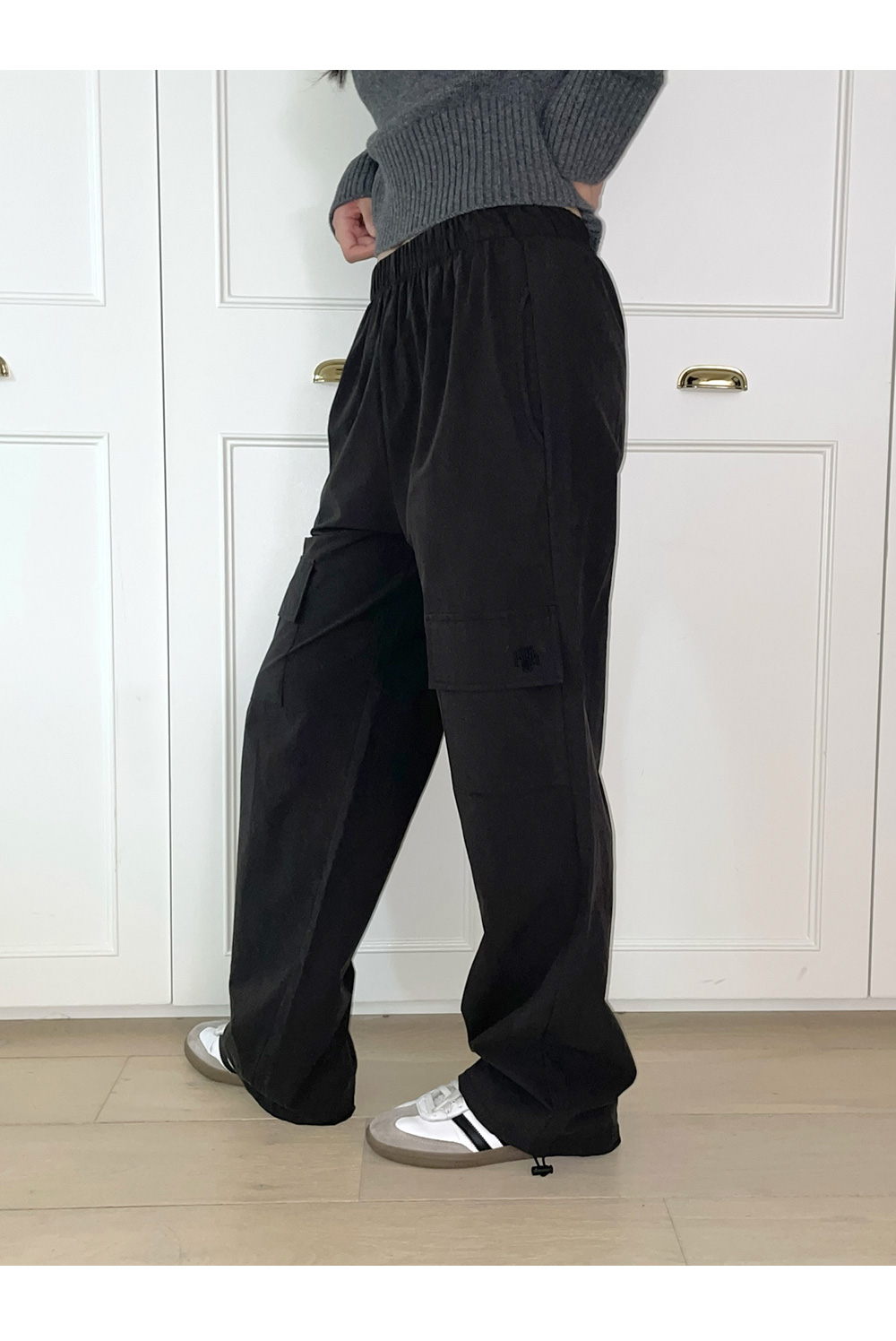 ●muahmuah● Point slit cargo banding pants khaki MUP25806 MUSINSA | MUAHMUAH Point Slit Cargo Banding Pants [2 Colors]