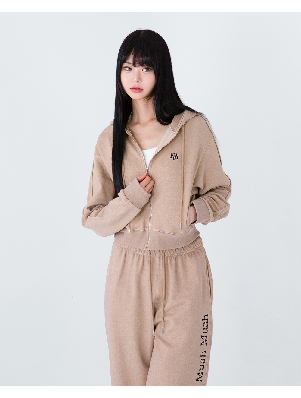 ●muahmuah● Logo Pigment Wide Banding Pants Beige MUP25801 MUSINSA公式 | MUAHMUAH Logo Pigment Wide Banding Pants [Beige]