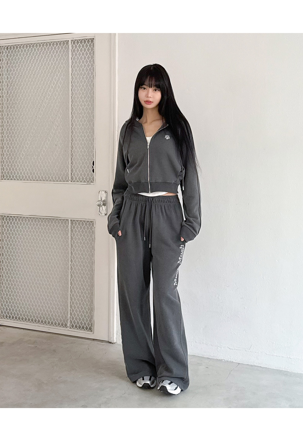 ●muahmuah● Logo Pigment Wide Banding Pants Charcoal MUP258 MUSINSA | MUAHMUAH Logo Pigment Wide Banding Pants [Charcoal]